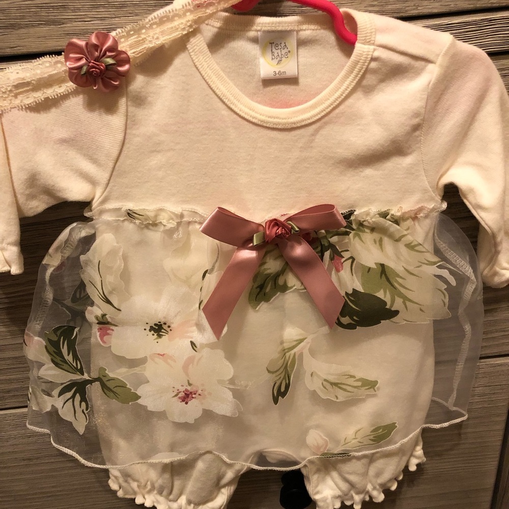 Tesa Babe Floral Dress Outfit